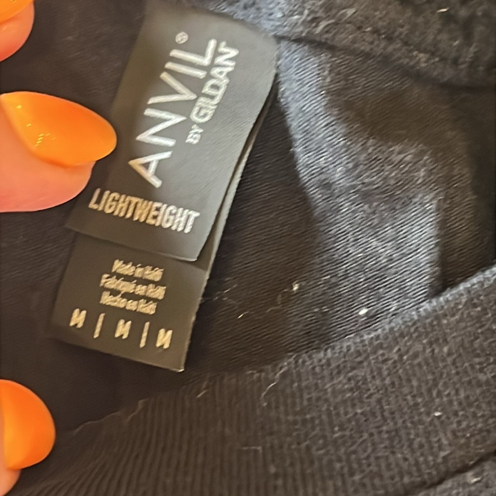 ANVIL Gildan Black Tee with Bold Red Heart Graphic - don’t fucking touch me!!!! - Picture 7 of 11